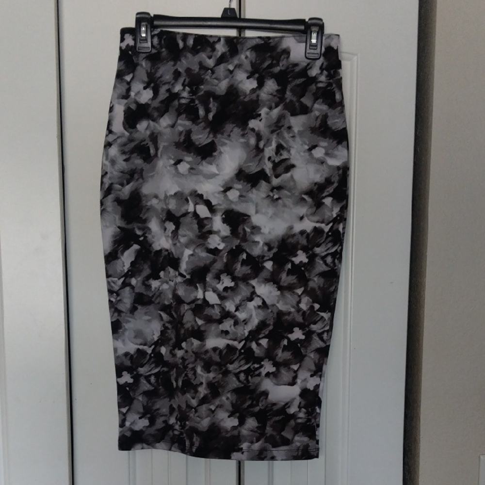 Apt. 9 Black and Gray Patterned Pencil Skirt
